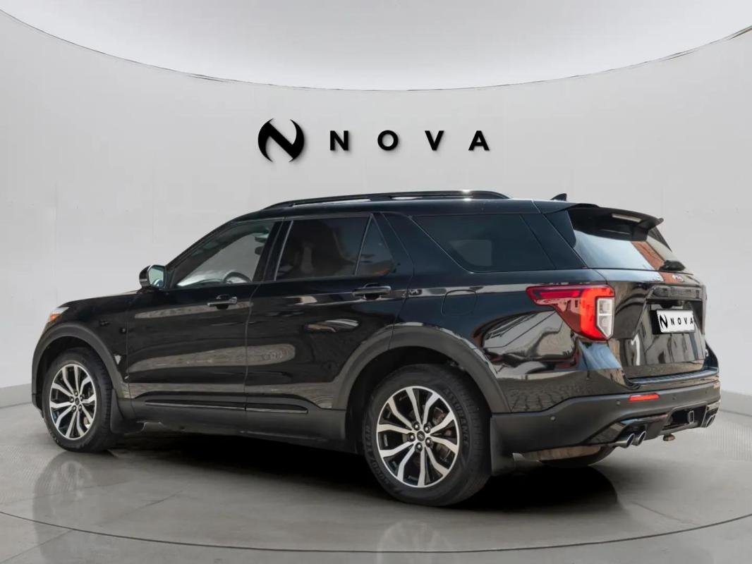 Ford Explorer - Photo 2
