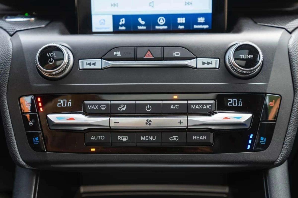 Ford Explorer - Photo 8