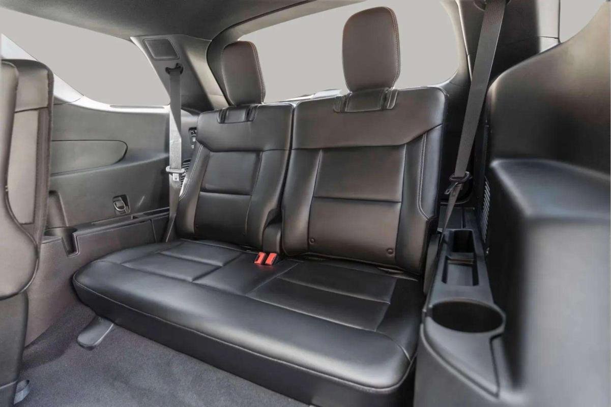 Ford Explorer - Photo 9