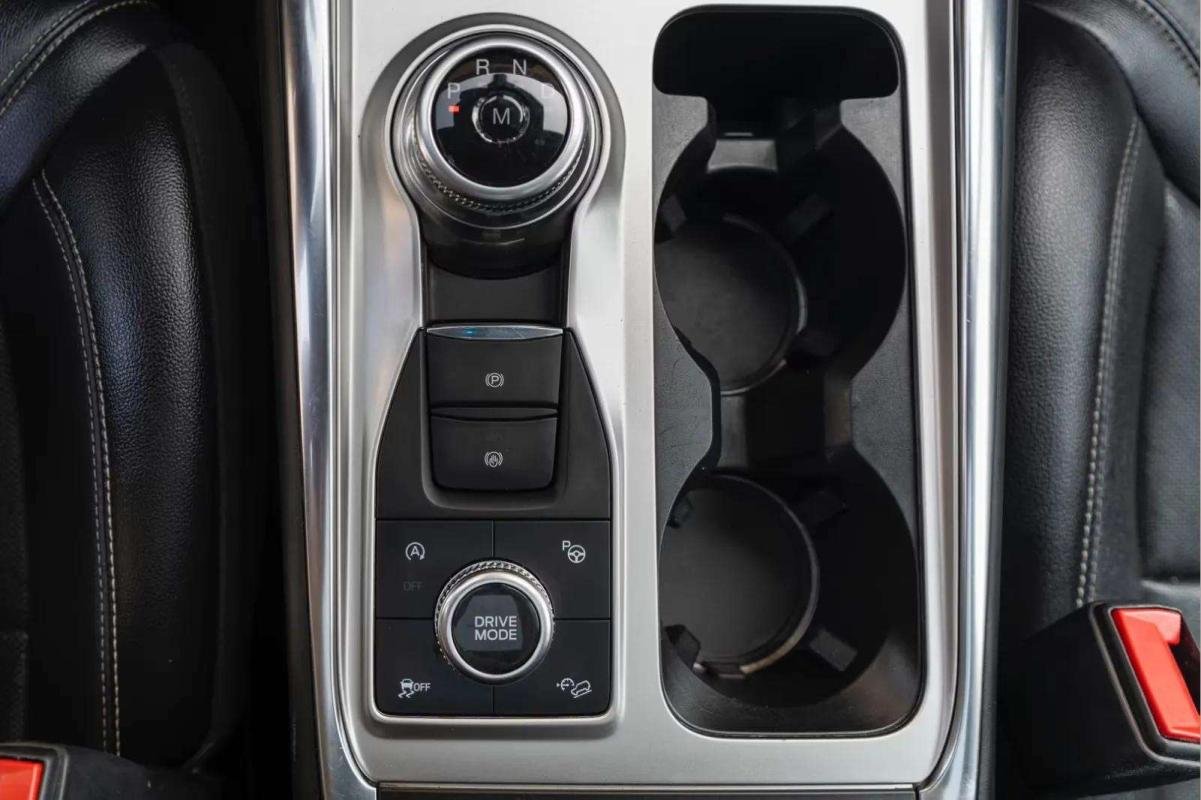 Ford Explorer - Photo 10