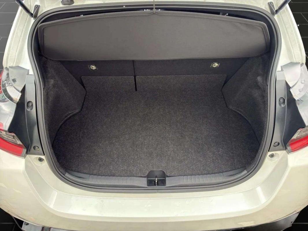 Toyota Yaris - Photo 11