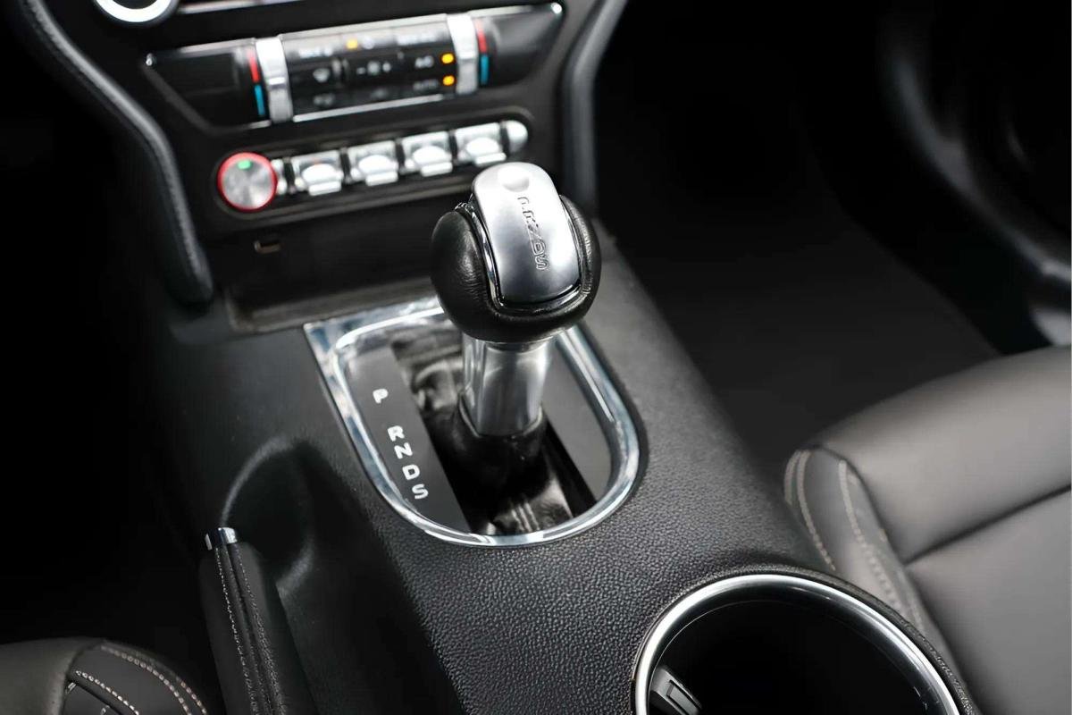 Ford Mustang - Photo 12