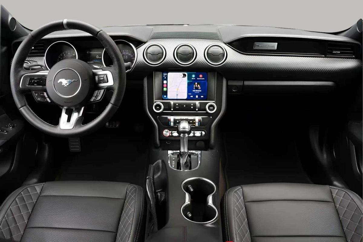 Ford Mustang - Photo 8