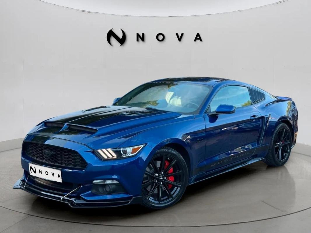 Ford Mustang - Photo 1
