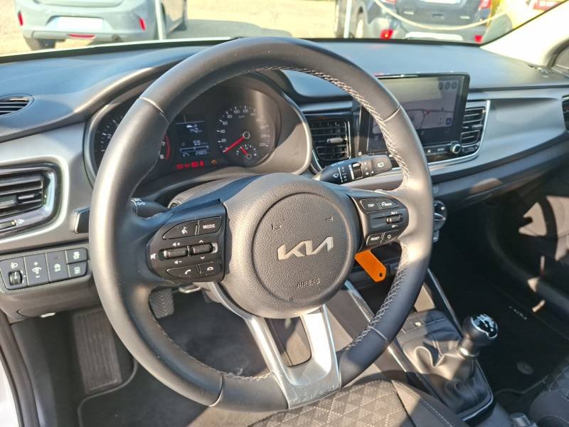 Kia Rio - Photo 18