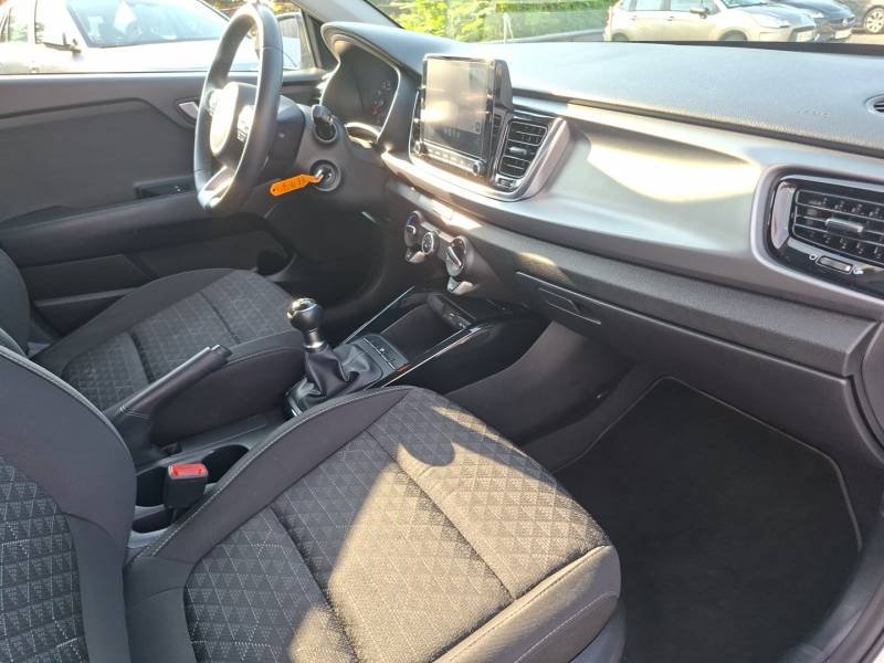 Kia Rio - Photo 23