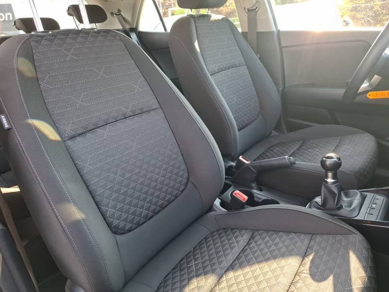 Kia Rio - Photo 24