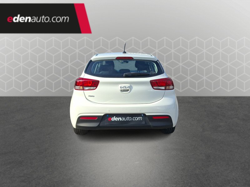 Kia Rio - Photo 4