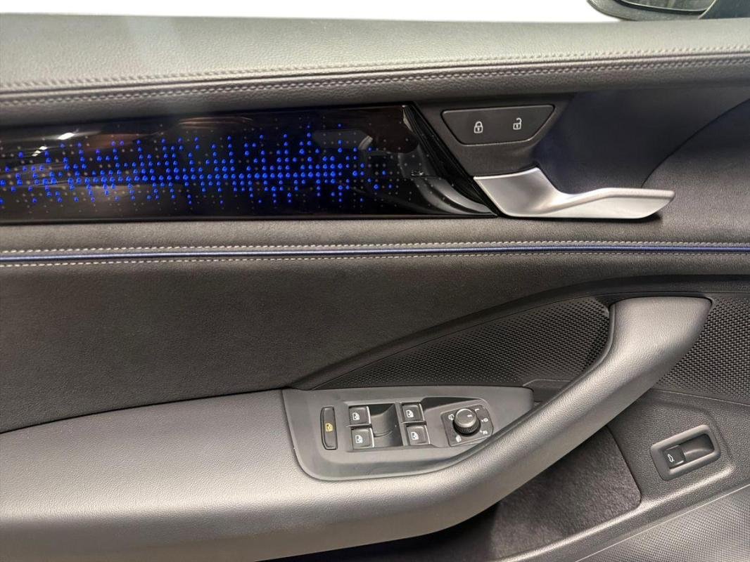 Volkswagen Passat - Photo 16