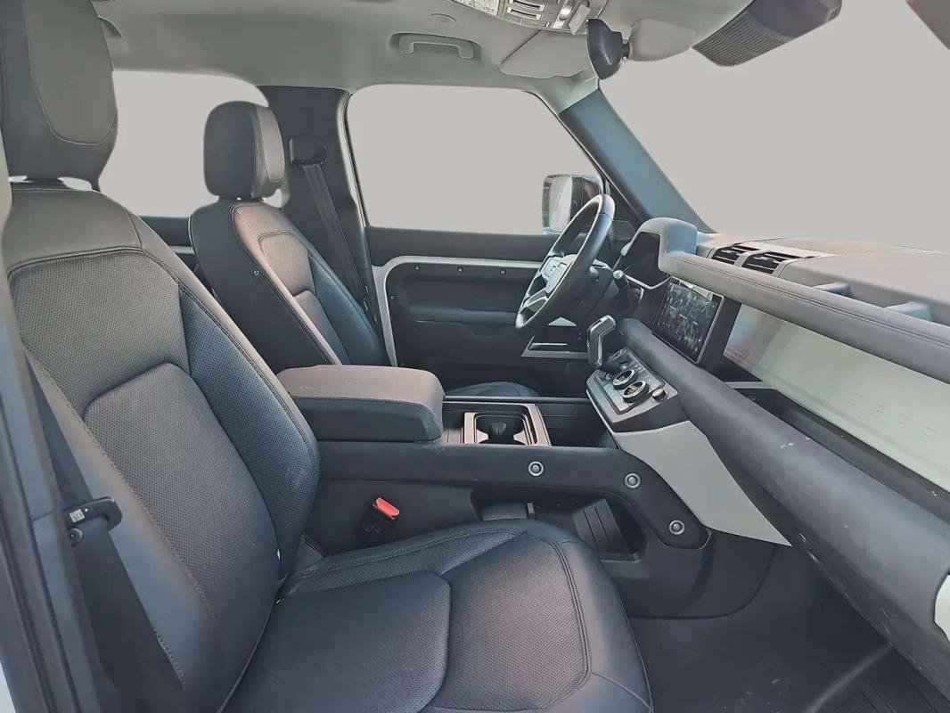 Land Rover Defender - Photo 5