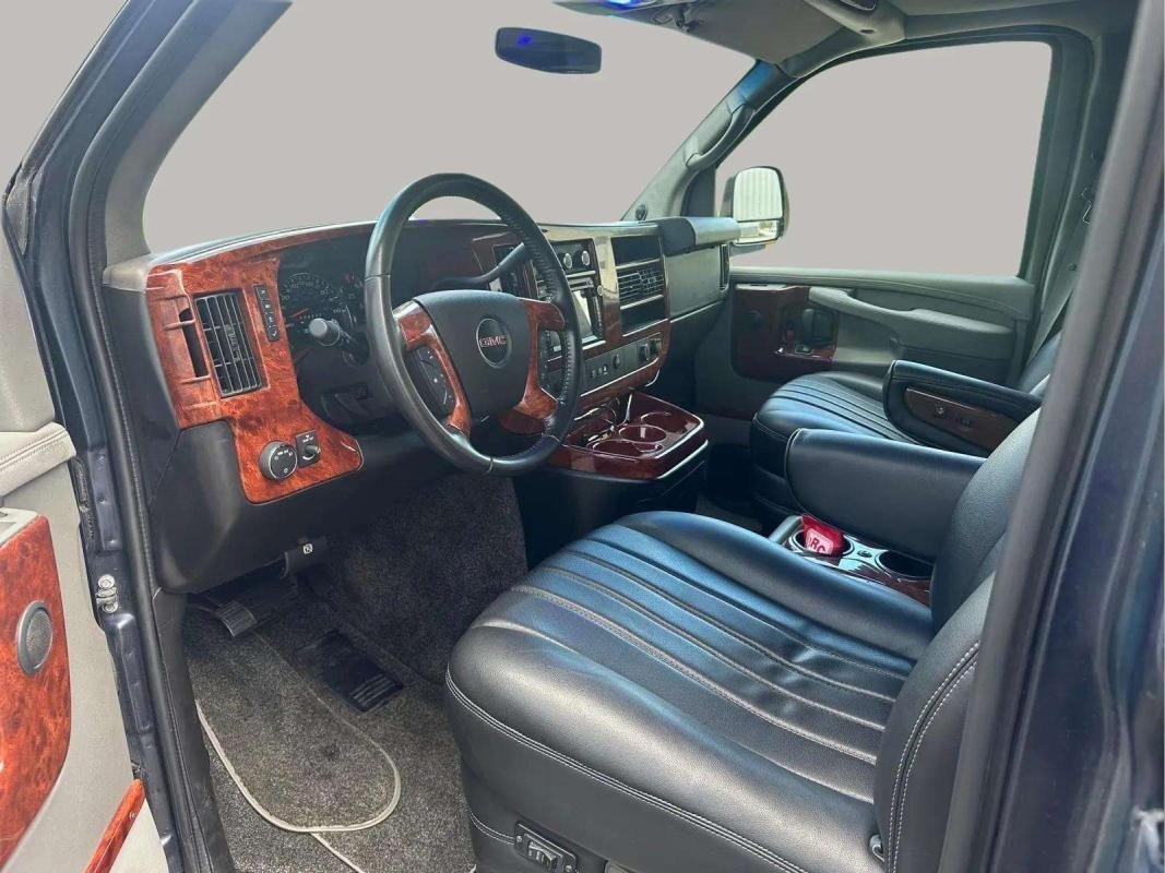 Chevrolet Express - Photo 11
