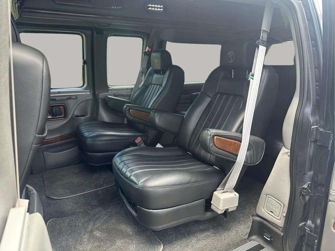 Chevrolet Express - Photo 7