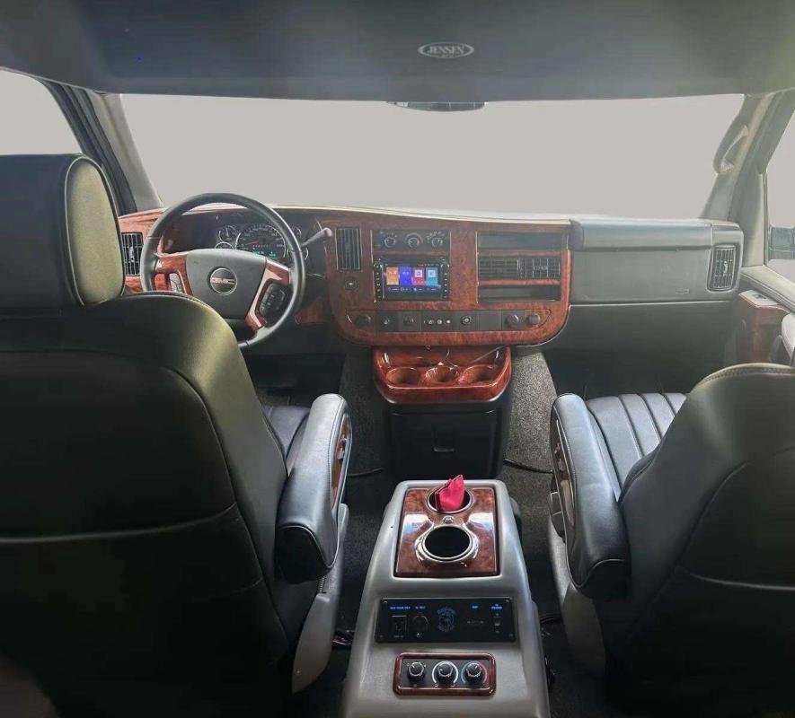 Chevrolet Express - Photo 9