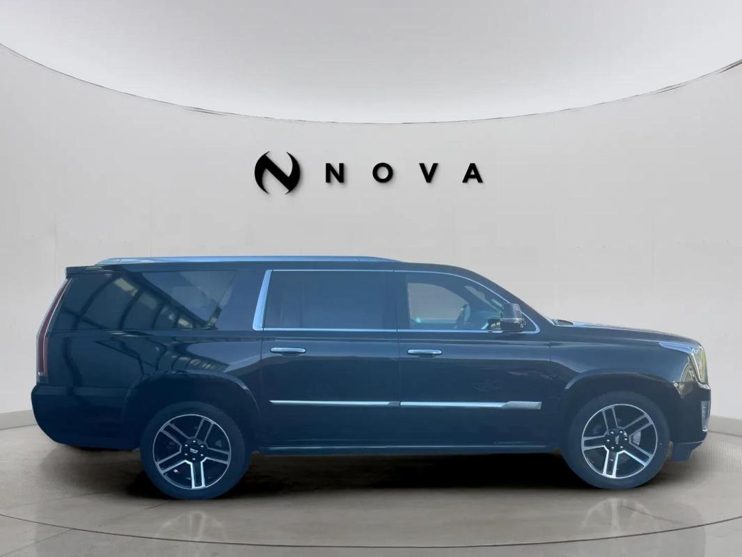 Cadillac Escalade - Photo 3