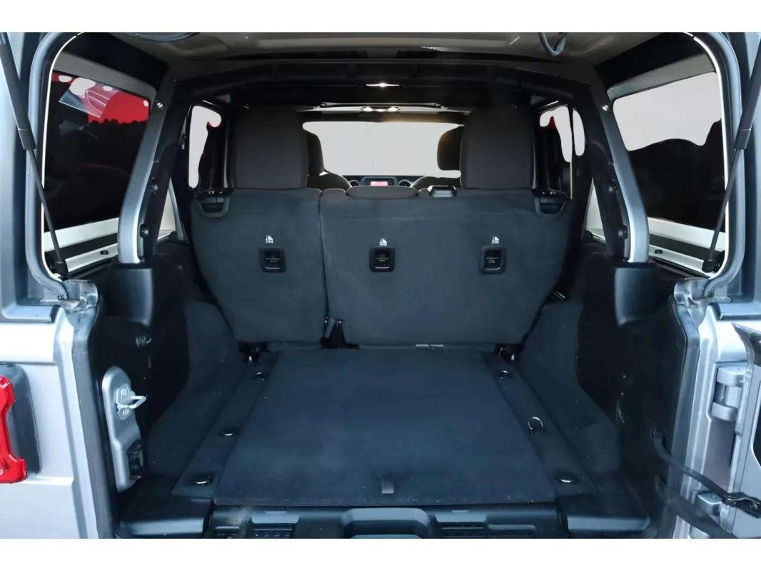 Jeep Wrangler - Photo 11
