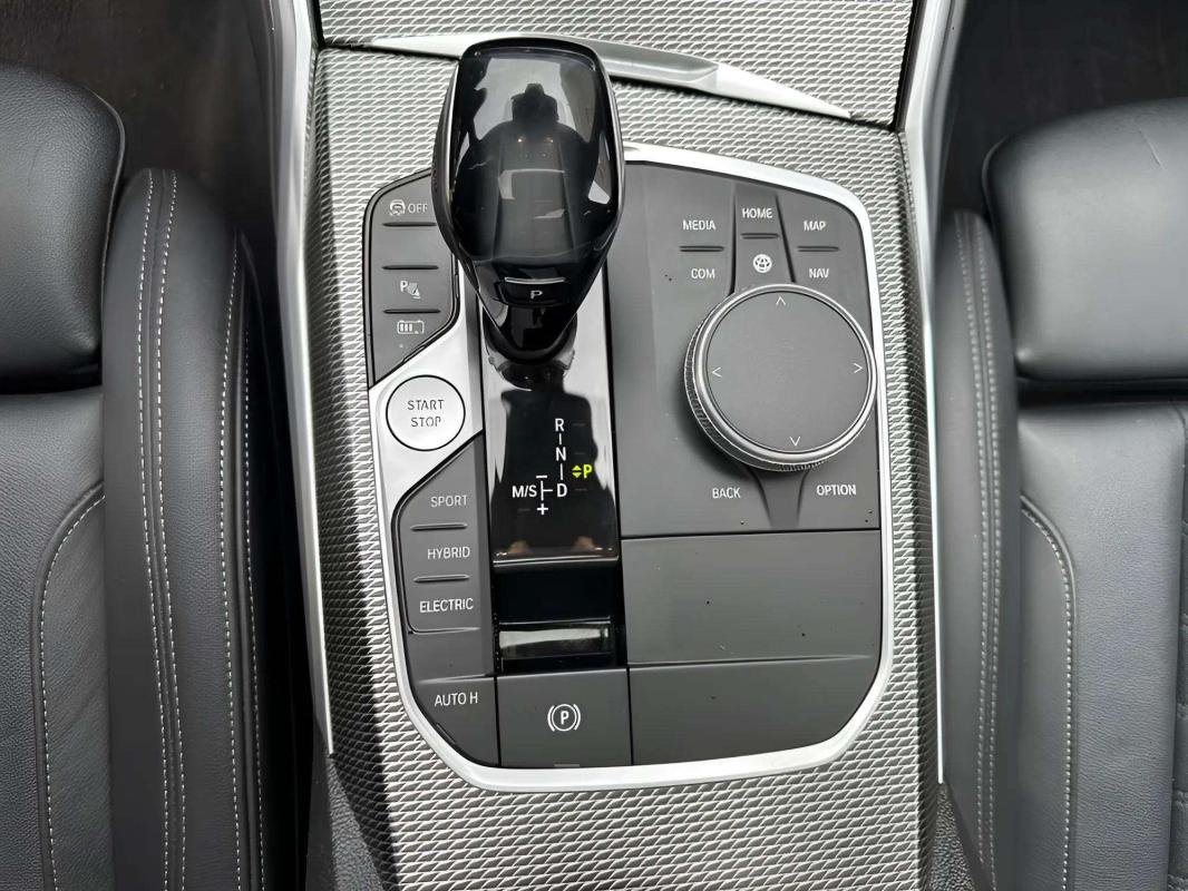 BMW 330e - Photo 11