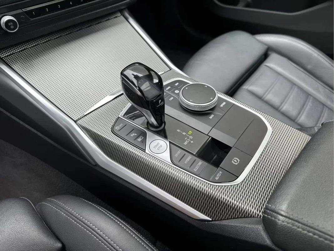 BMW 330e - Photo 7