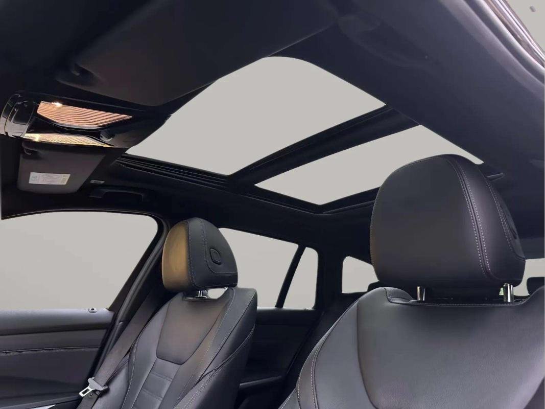 BMW 330e - Photo 10