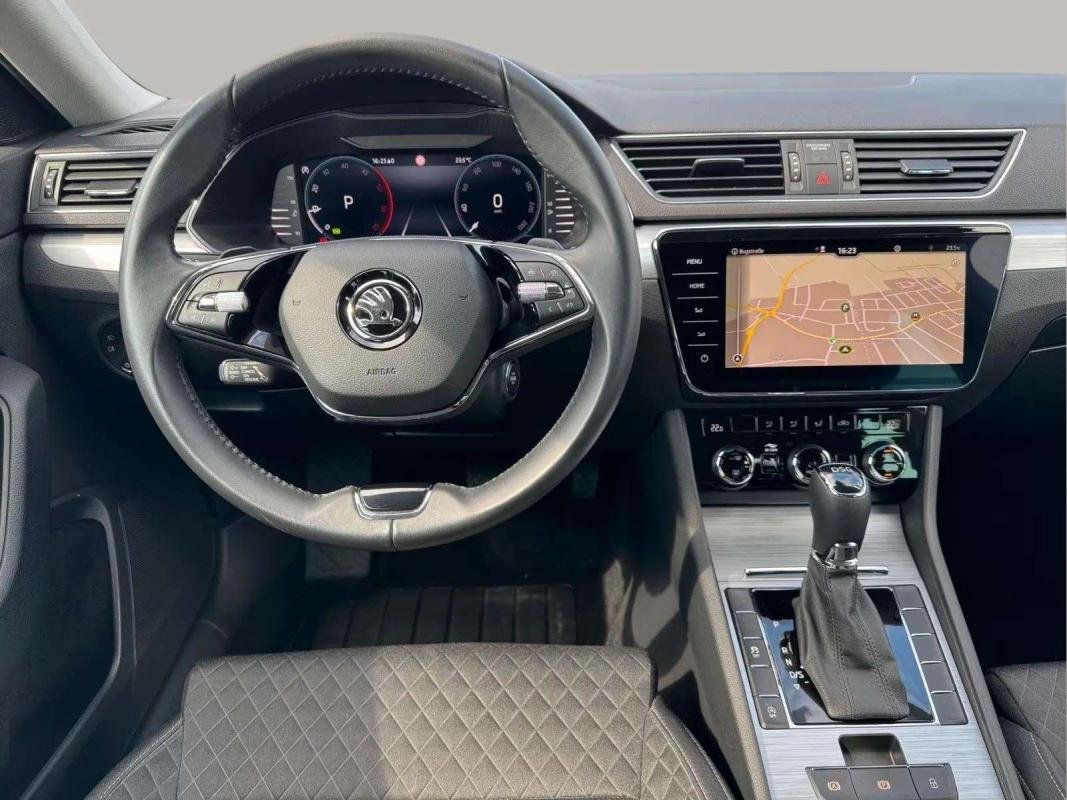 Skoda Superb Combi - Photo 11