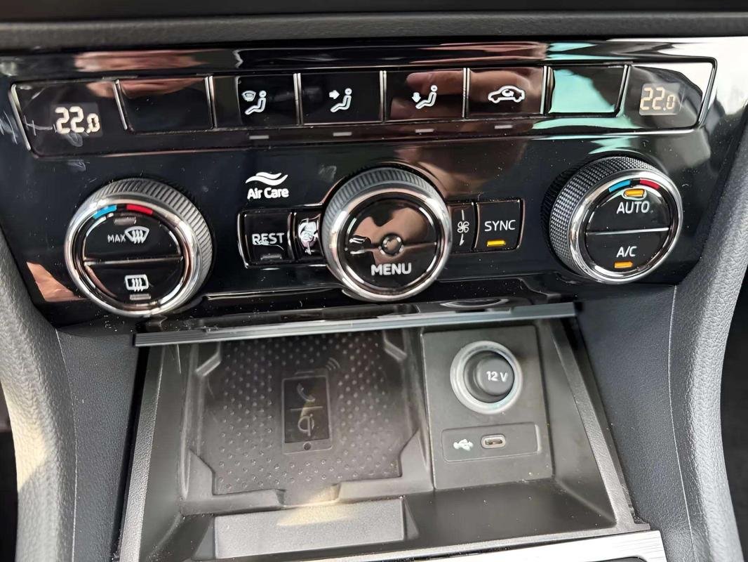 Skoda Superb Combi - Photo 13