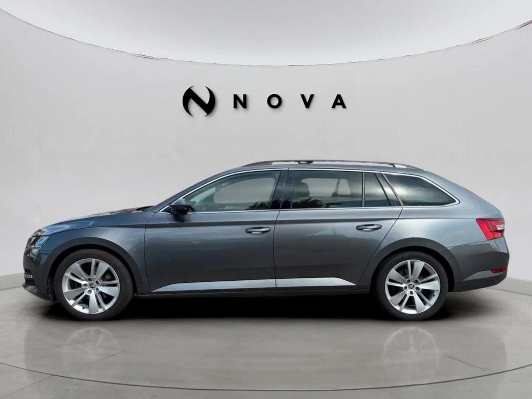 Skoda Superb Combi - Photo 2