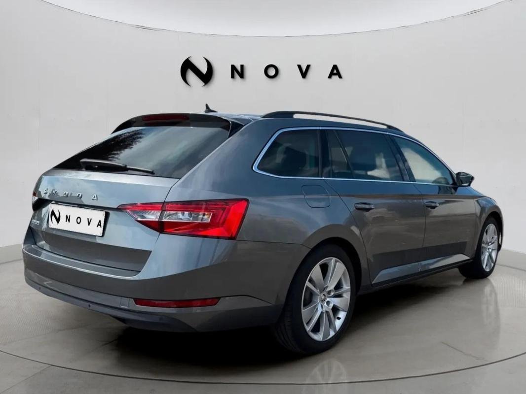 Skoda Superb Combi - Photo 5