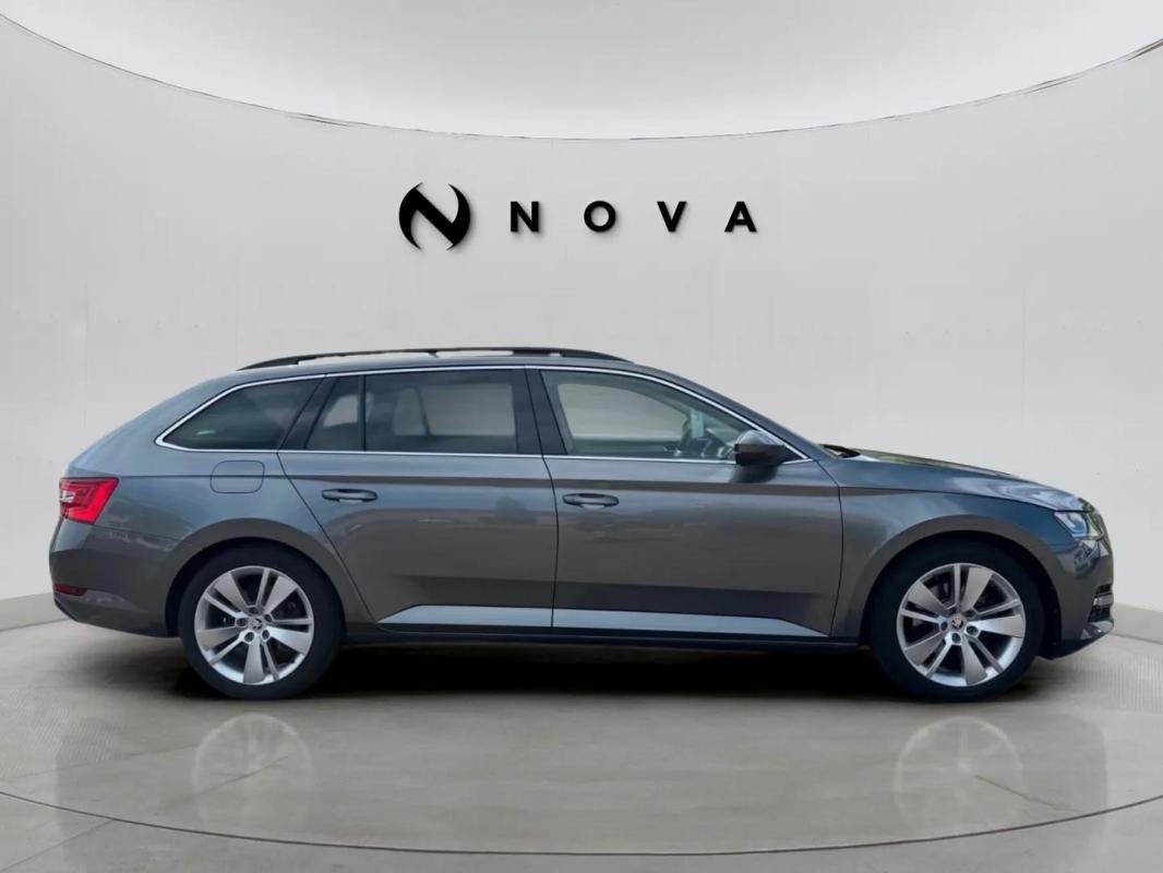 Skoda Superb Combi - Photo 6
