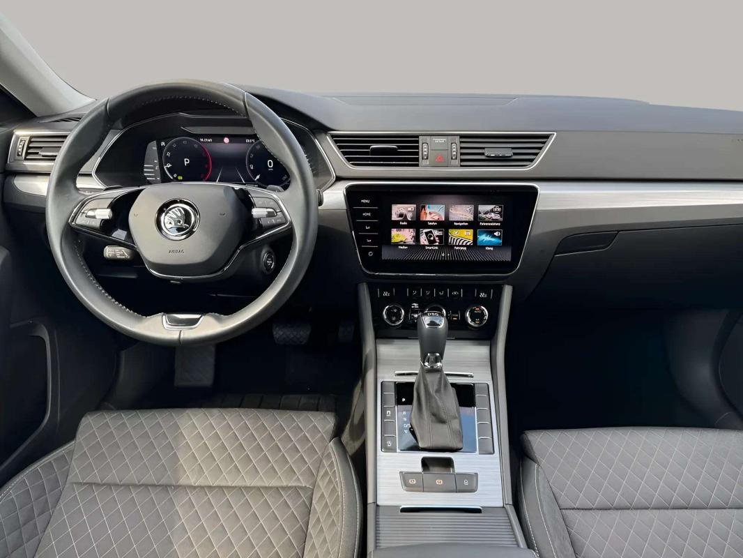 Skoda Superb Combi - Photo 9