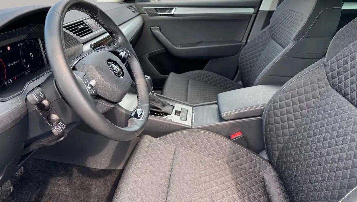 Skoda Superb Combi - Photo 10