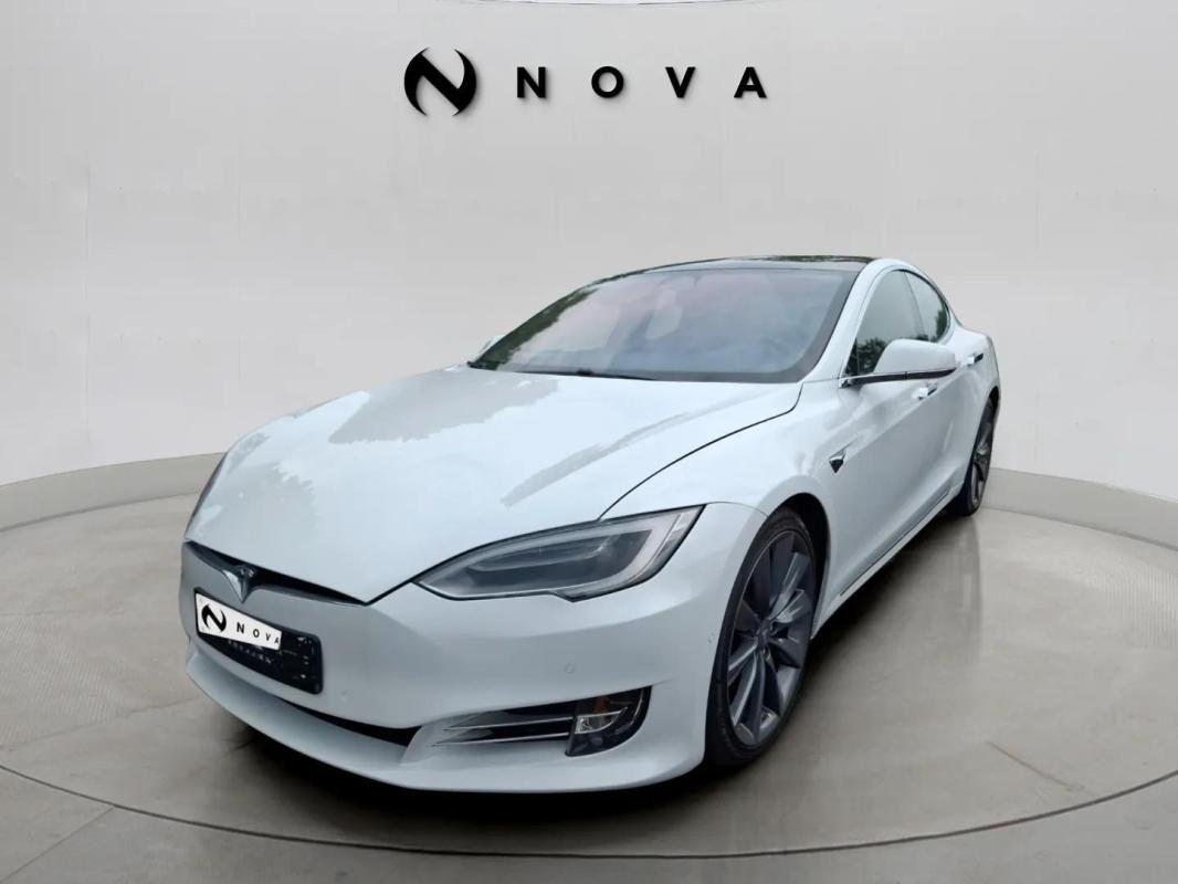 Tesla Model S - Photo 1