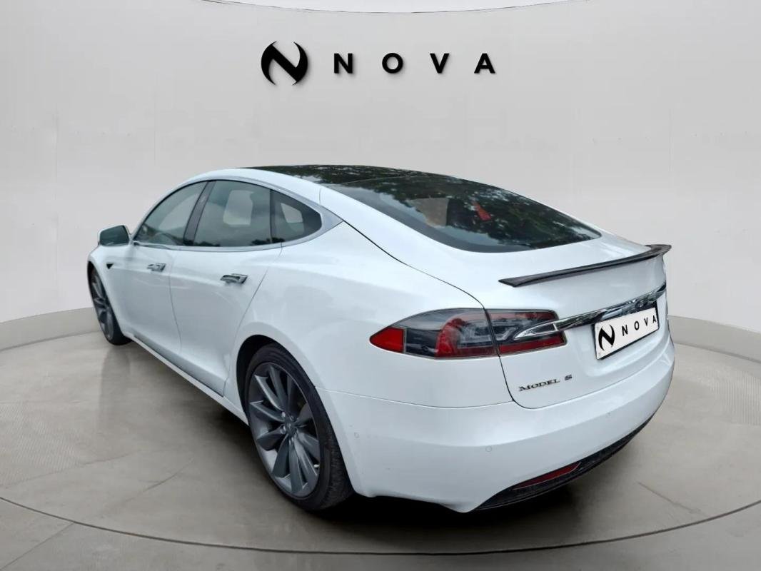 Tesla Model S - Photo 2