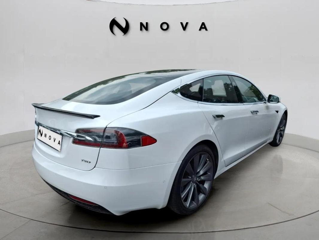 Tesla Model S - Photo 3
