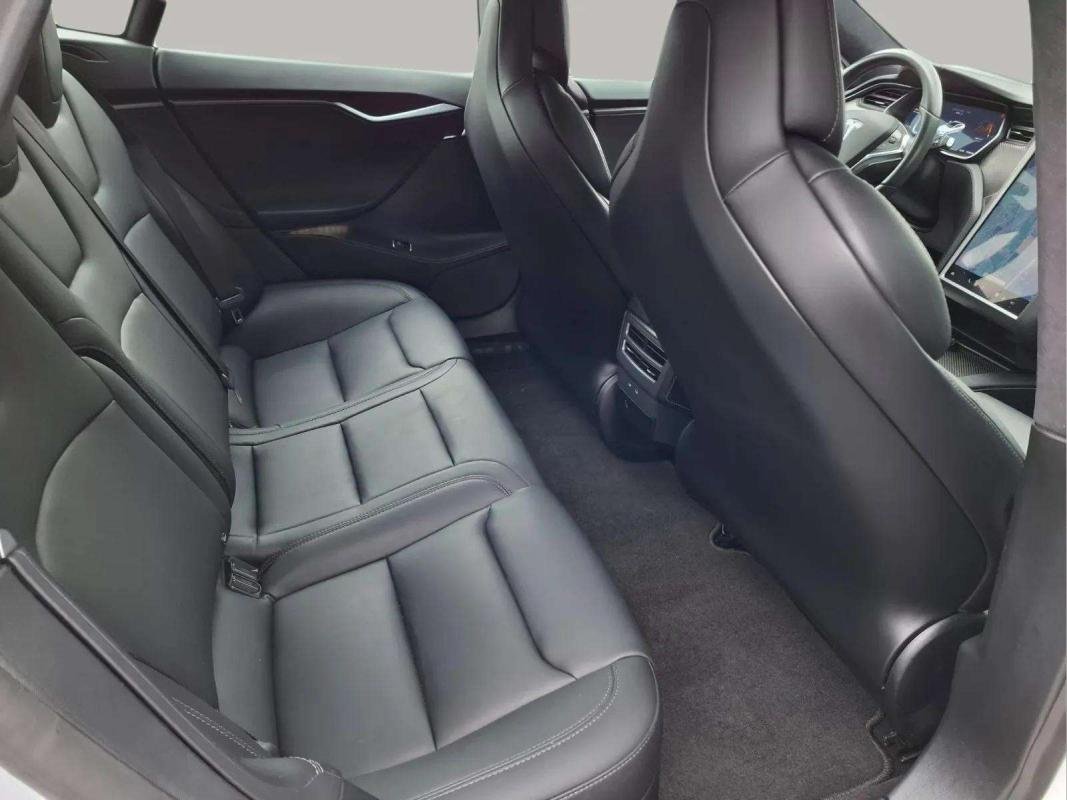Tesla Model S - Photo 6