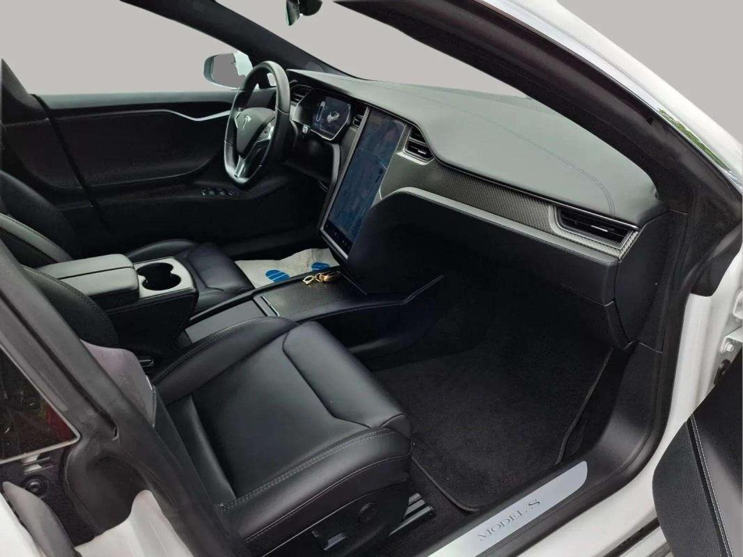 Tesla Model S - Photo 7