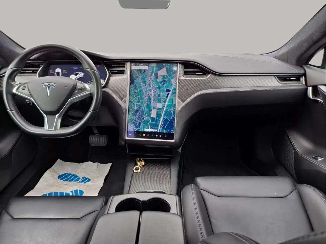 Tesla Model S - Photo 8