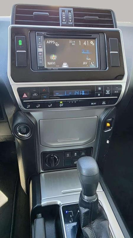 Toyota Land Cruiser - Photo 11