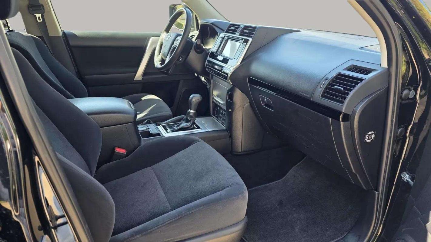 Toyota Land Cruiser - Photo 7