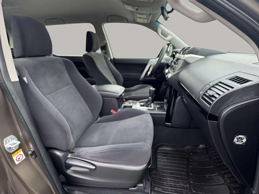 Toyota Land Cruiser - Photo 9