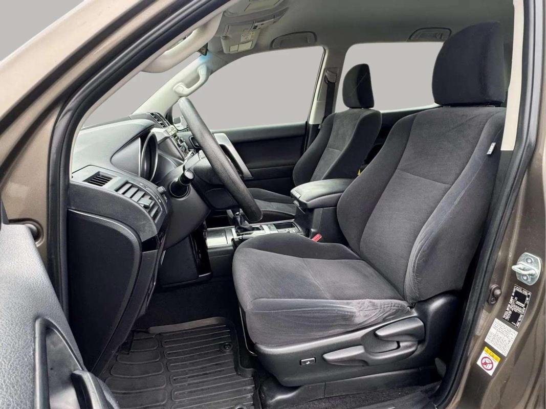 Toyota Land Cruiser - Photo 10