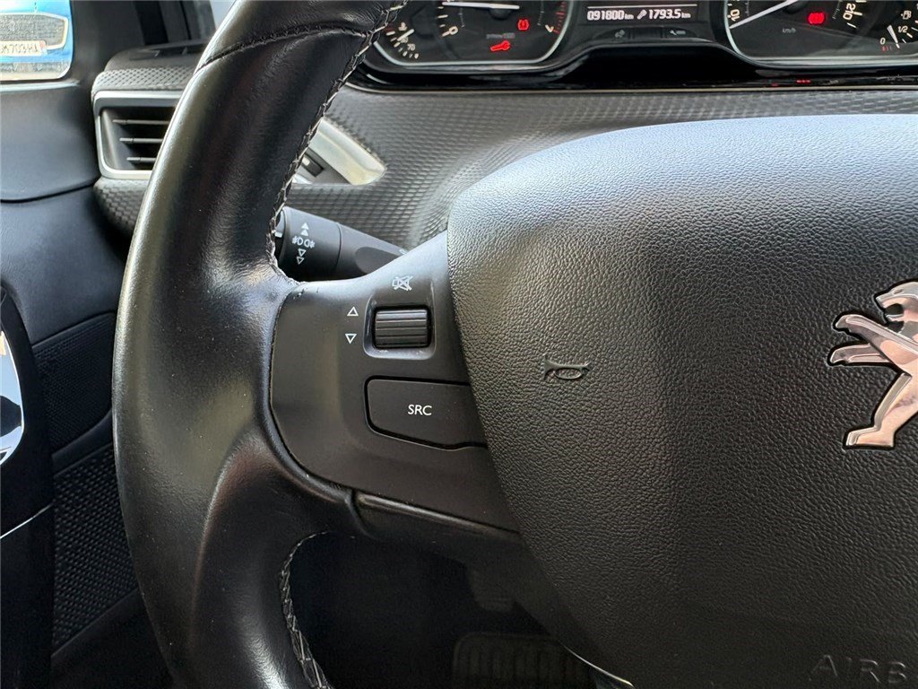 Peugeot 208 - Photo 17