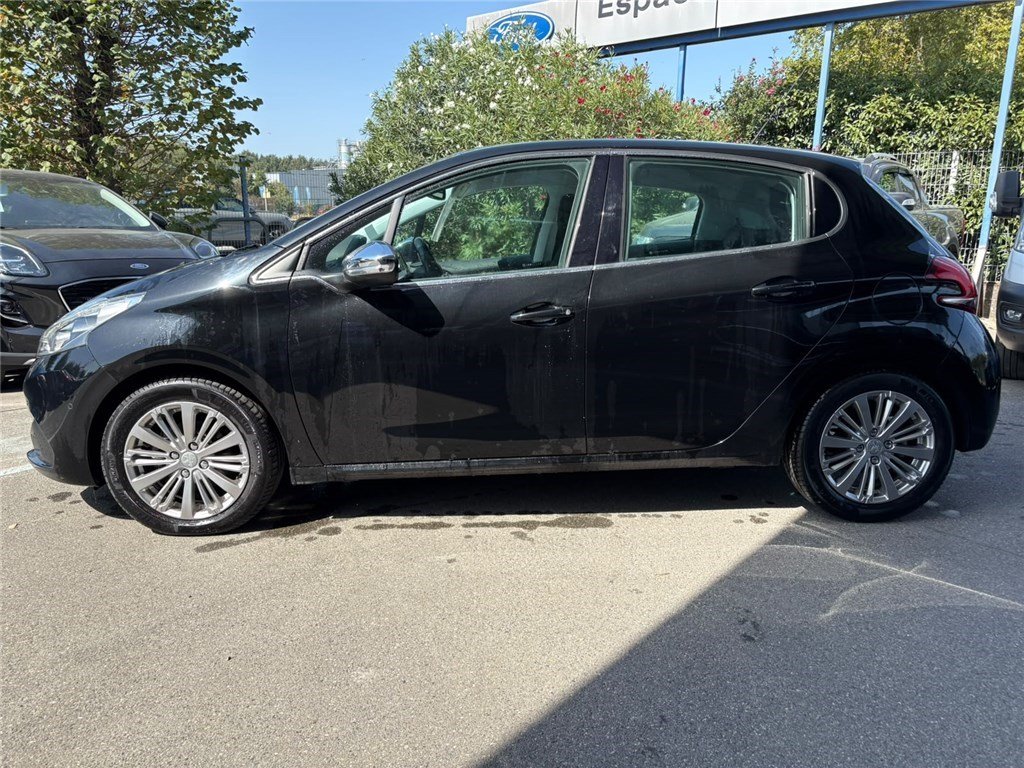 Peugeot 208 - Photo 2