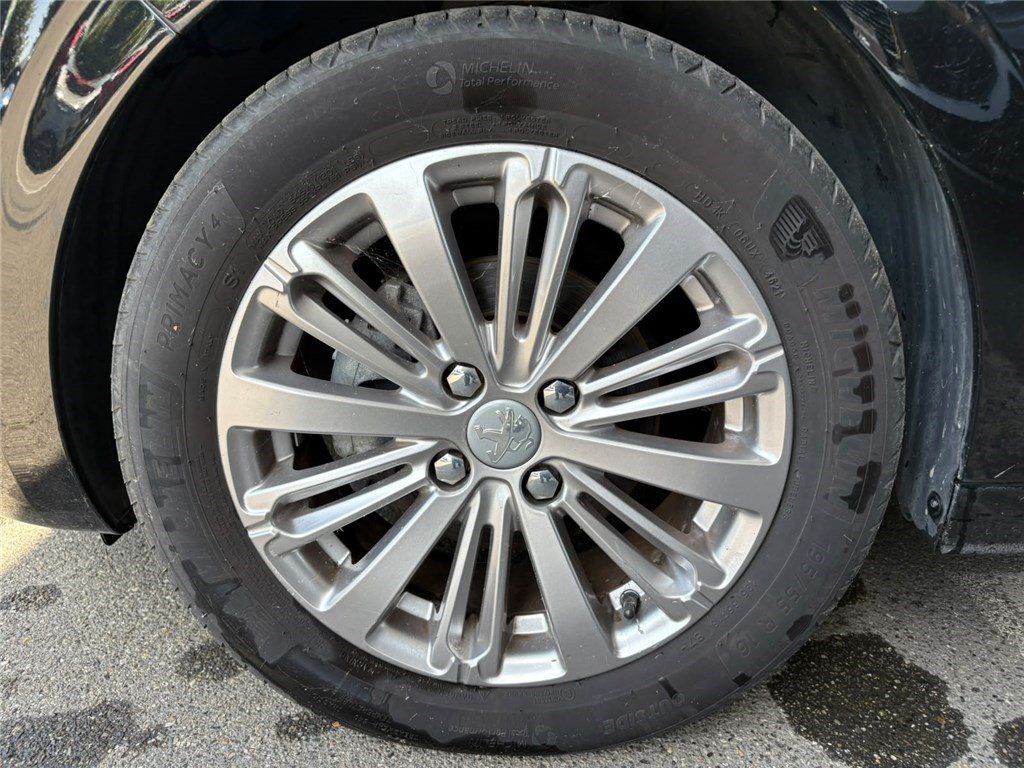 Peugeot 208 - Photo 9