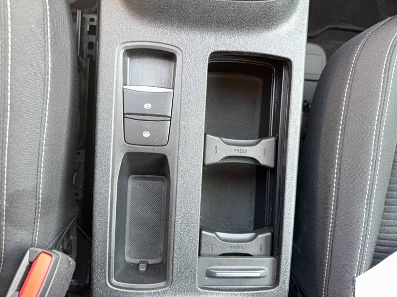 Ford Kuga - Photo 36