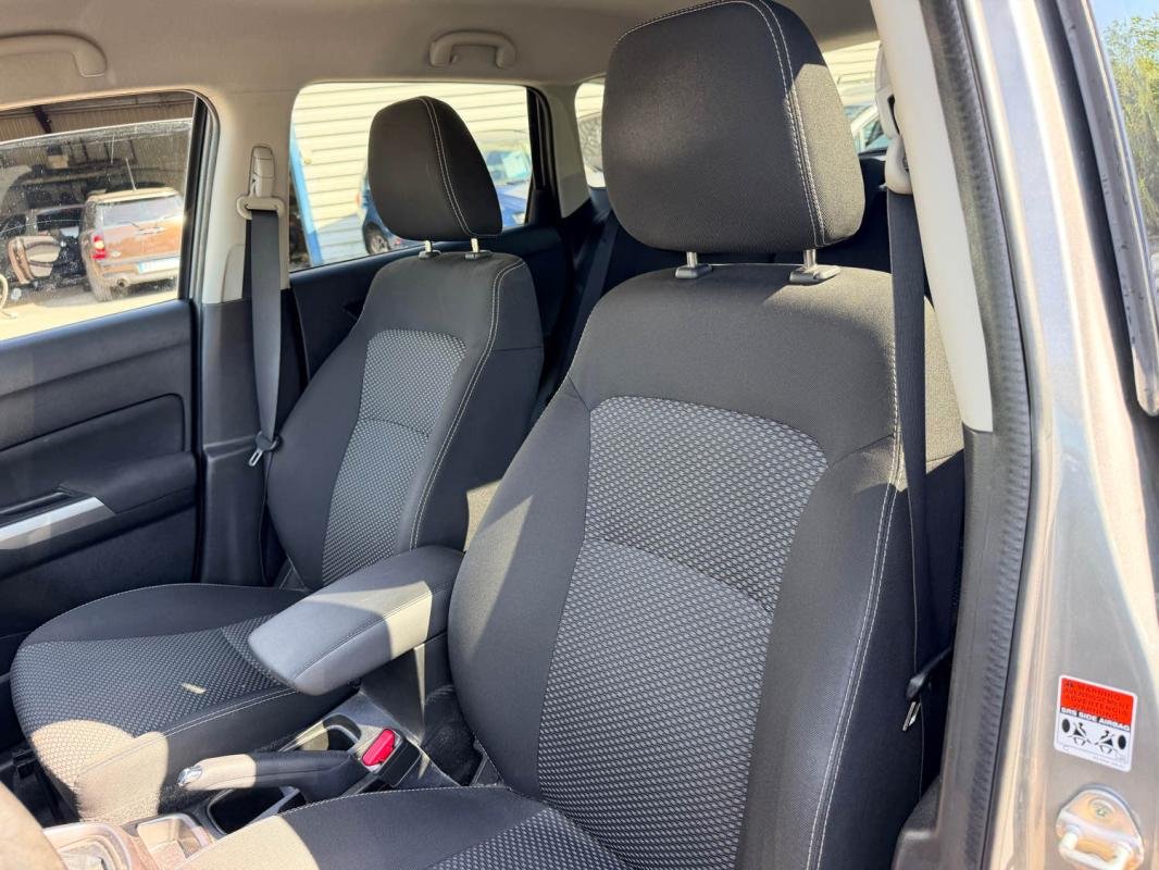 Suzuki Vitara - Photo 12