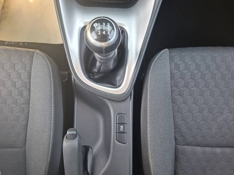 Toyota Yaris - Photo 17