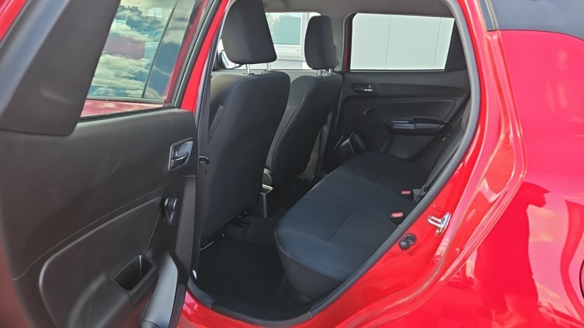 Suzuki Swift - Photo 11