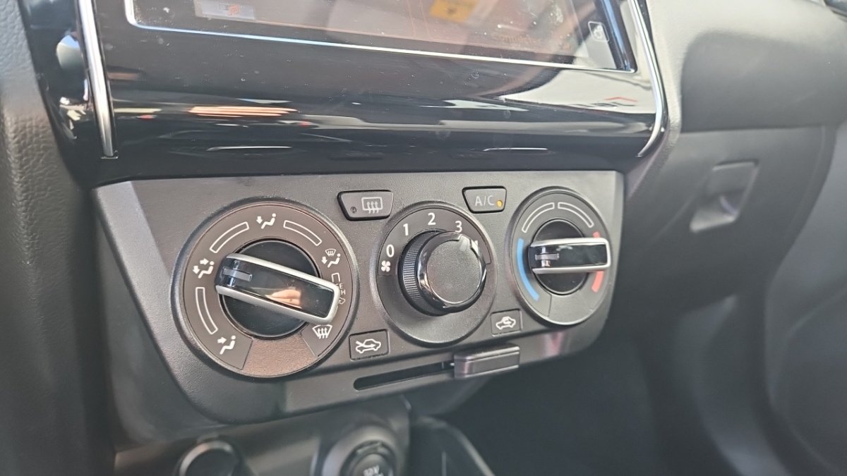 Suzuki Swift - Photo 30