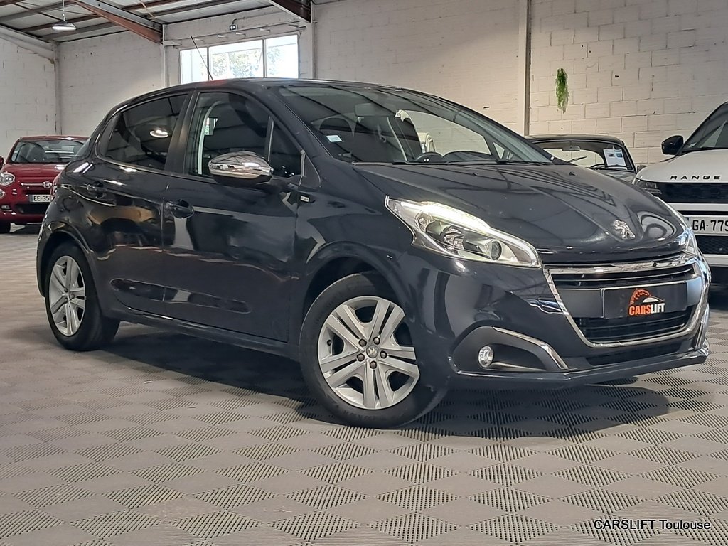 Peugeot 208 - Photo 1