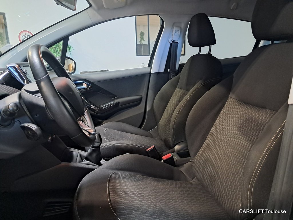 Peugeot 208 - Photo 11