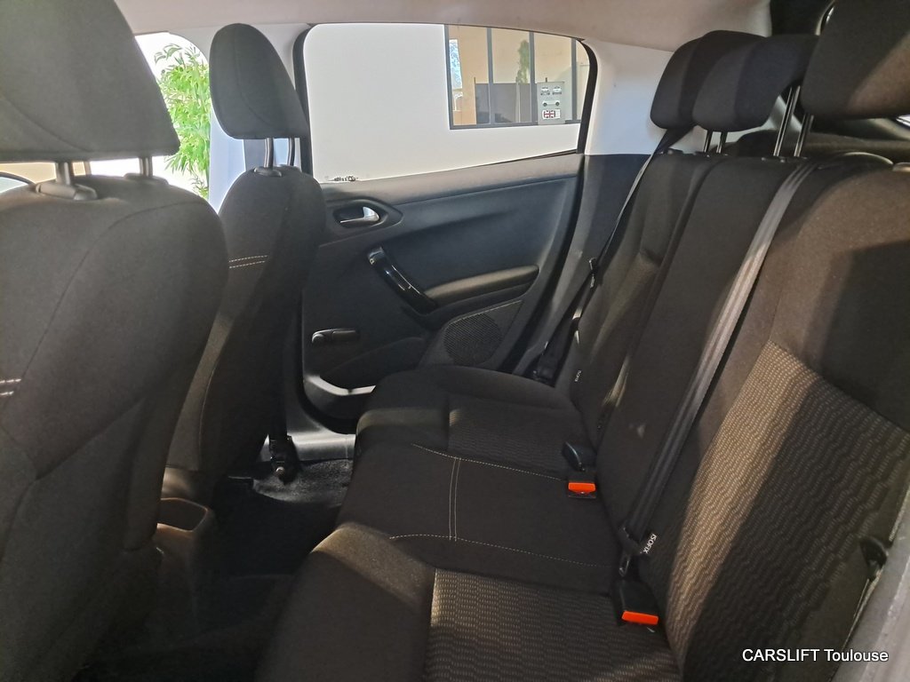 Peugeot 208 - Photo 13